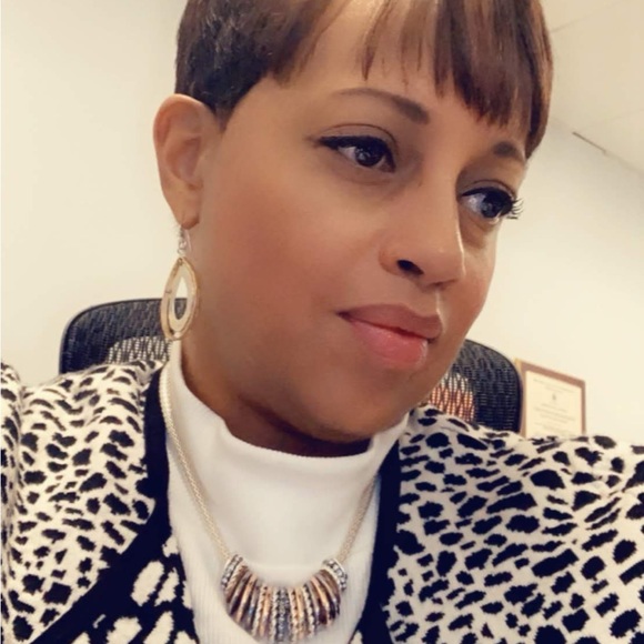 Meet your Posher, Ellen - Picture 1 of 1